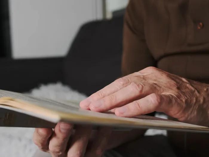 hands on book reading