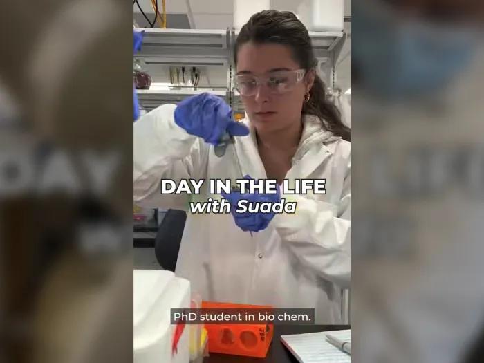 biomedical scientist working in a lab