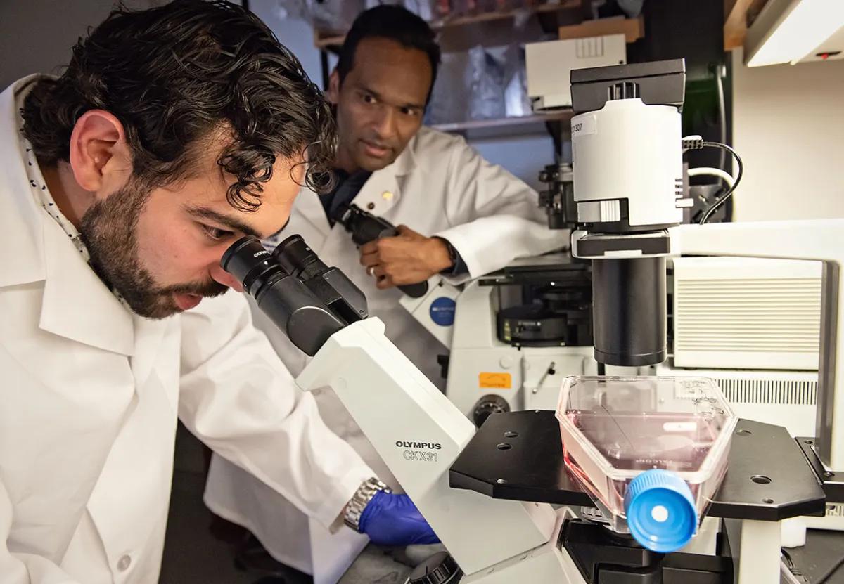 Arul Chinnaiyan, MD, PhD collaborates with fellow researcher