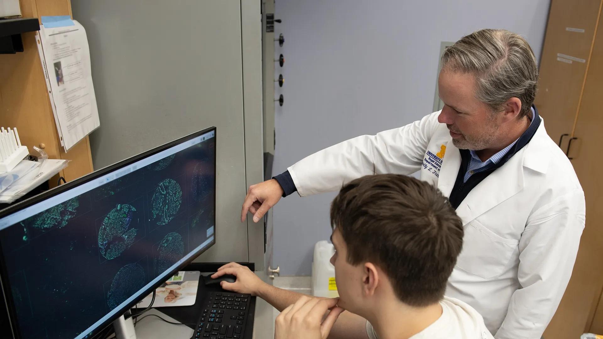 Dr. Frankel and lab member looking at a computer
