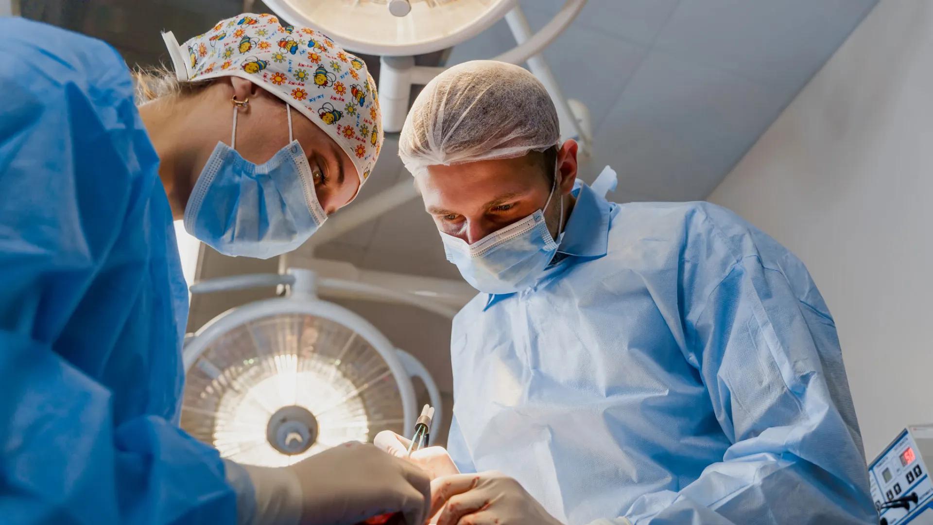 Two surgeons operate in the OR