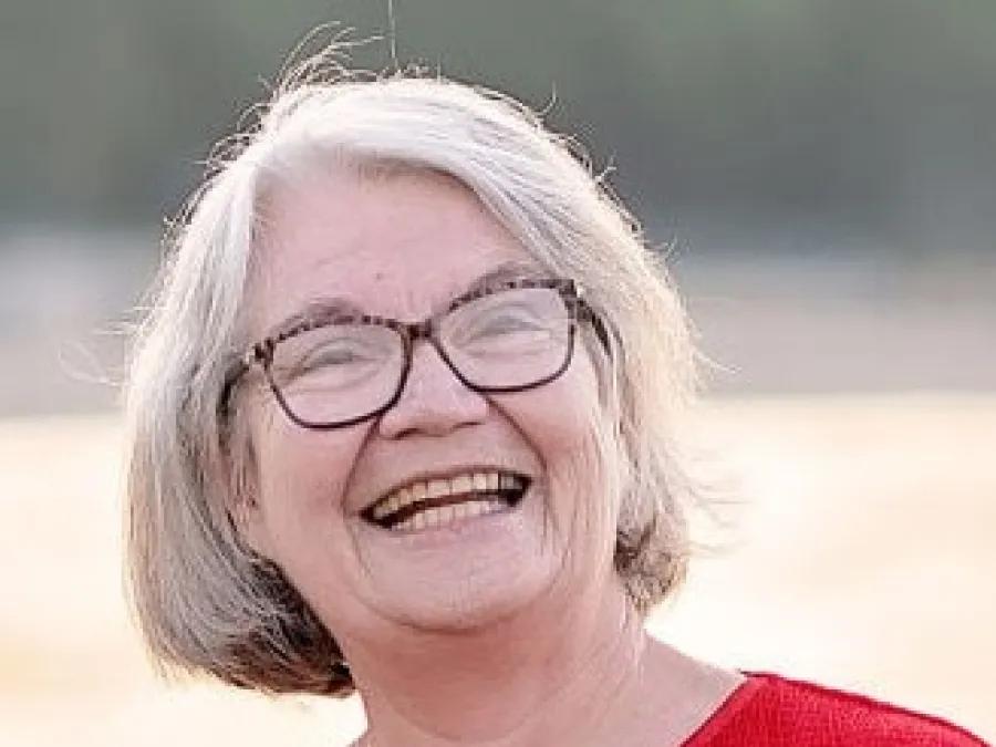 Lori Pearson headshot