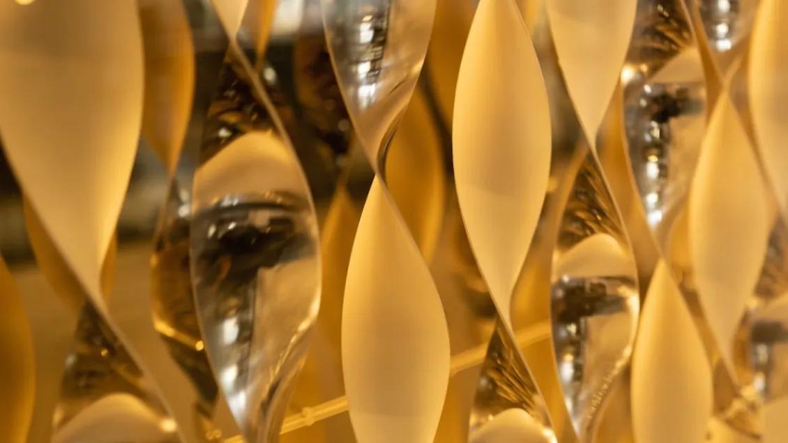 Reflective gold ribbons