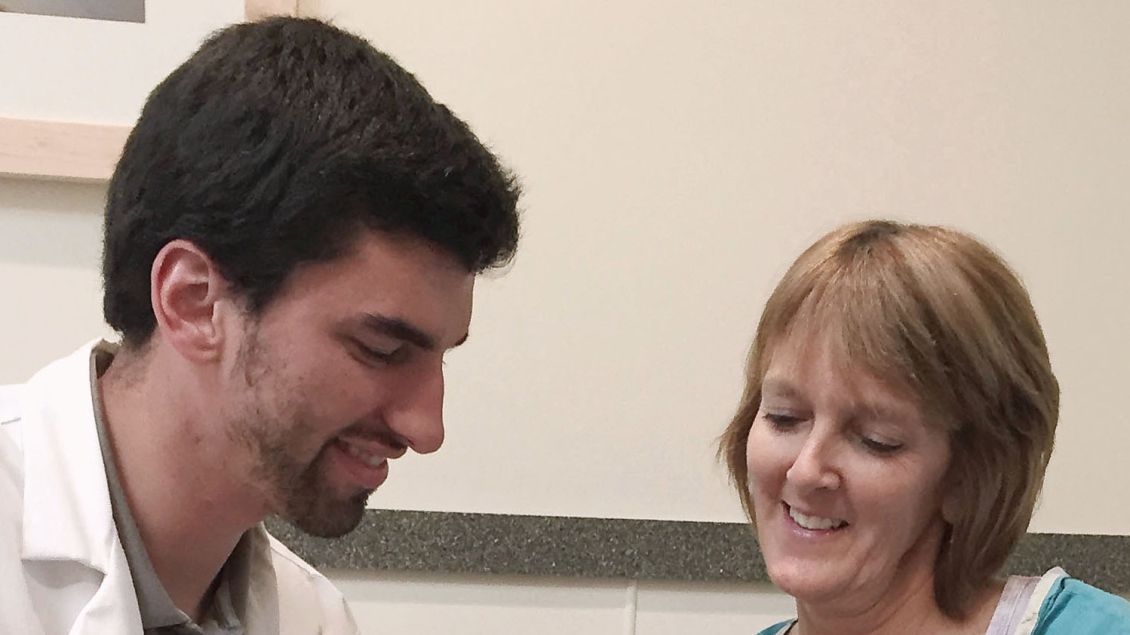 A doctor shows a model demonstration to a patient