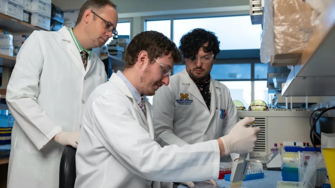 2022_ALS in the lab action_Murdoch Teener Webber-Davis (188)