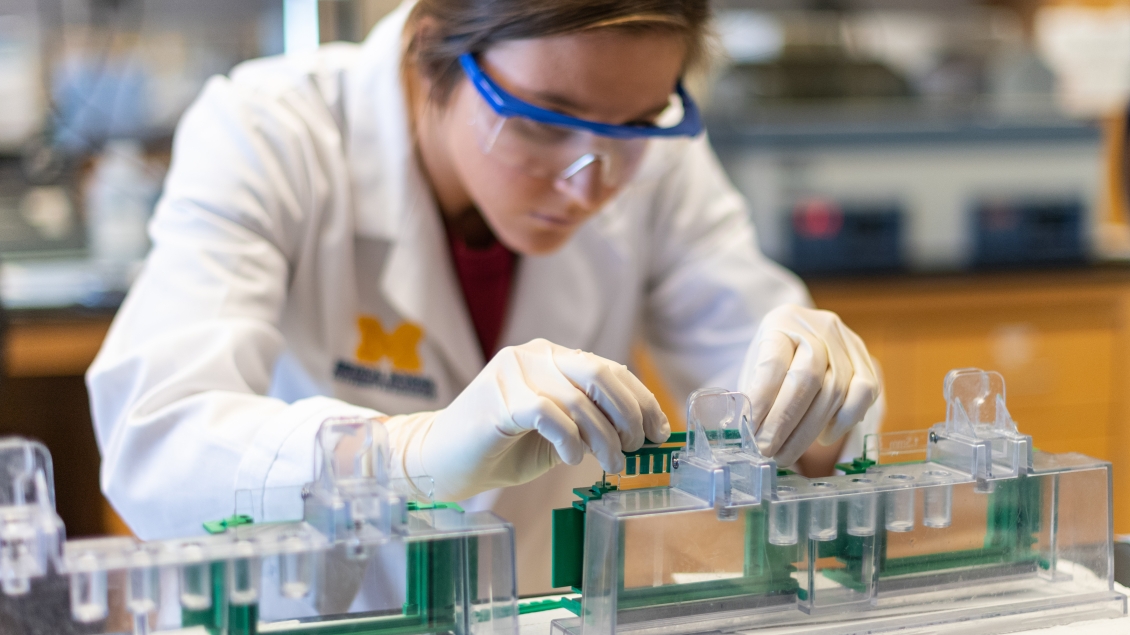 a researcher working in the lab of the NeuroNetwork for Emerging Therapies