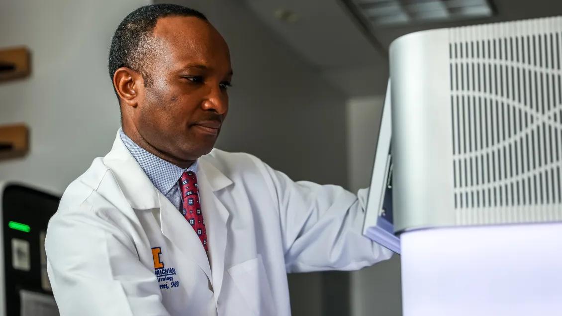 Dr. Simpa Salami in Michigan Medicine Lab.