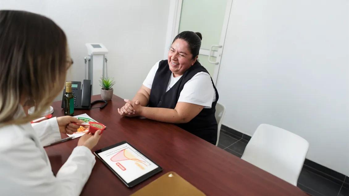 Patient consulting with a nutritionist
