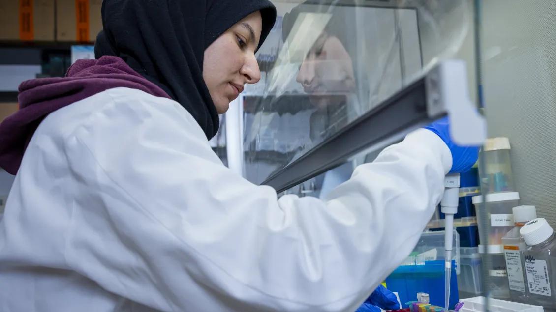 Sara Pipetting 