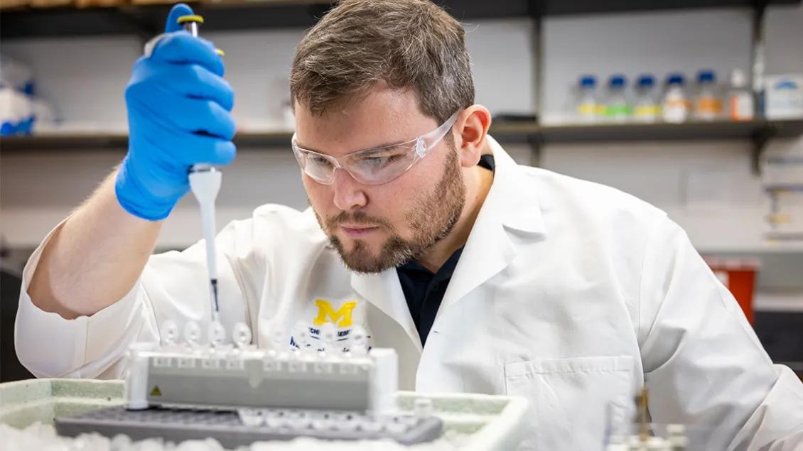 genetic medicine research doctor pipeting