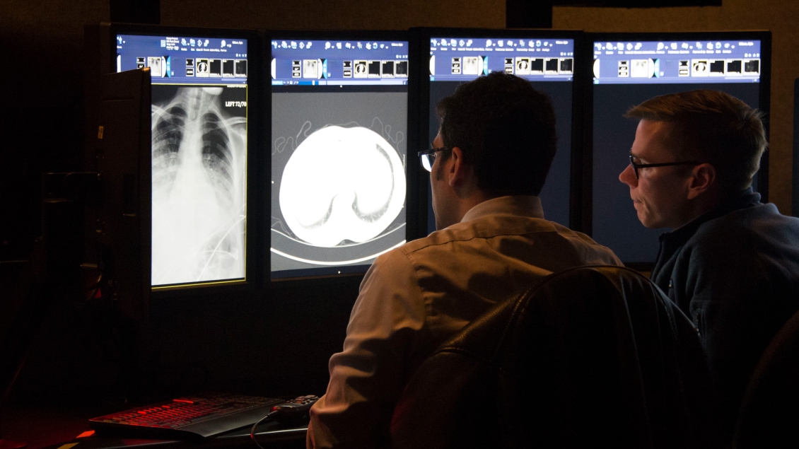 Cardiothoracic radiologists looks at a scan