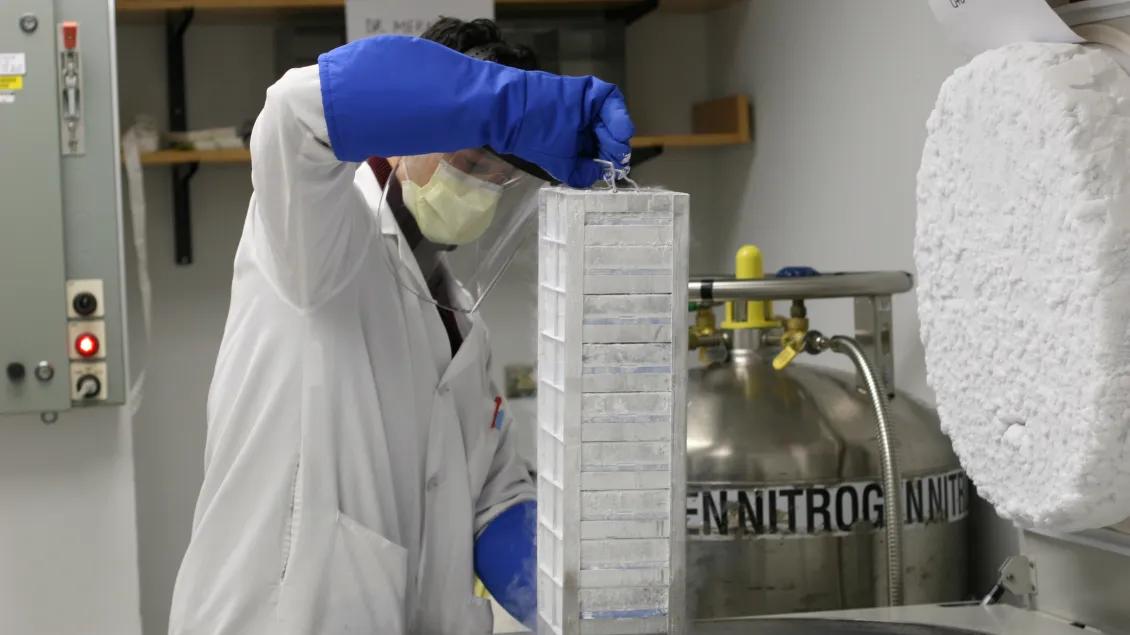 zackariah_farah_liquid_nitrogen_cold_sample_storage