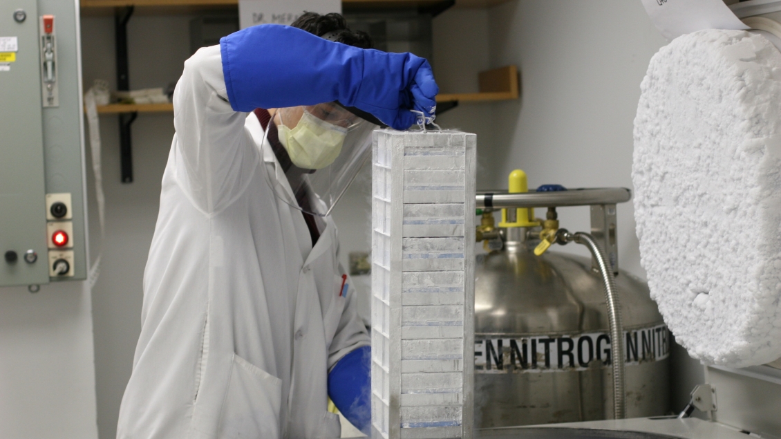 zackariah_farah_liquid_nitrogen_cold_sample_storage