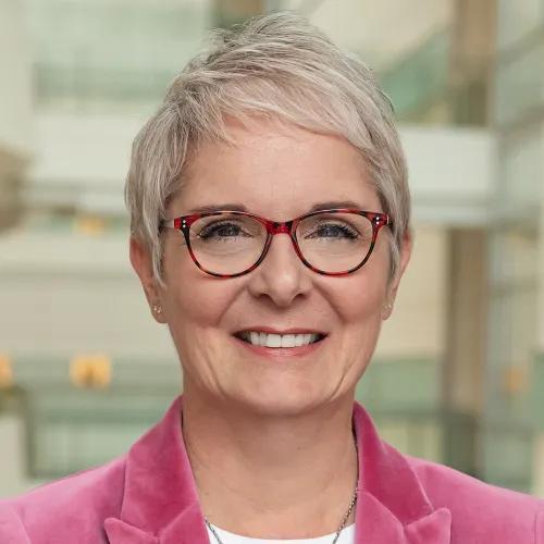 headshot of Carole Parent 