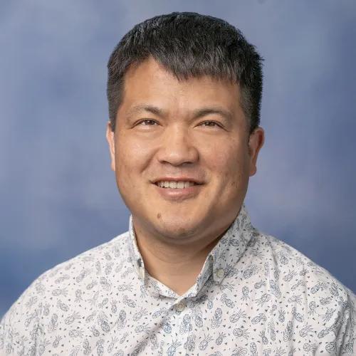 portrait of Longhua Guo