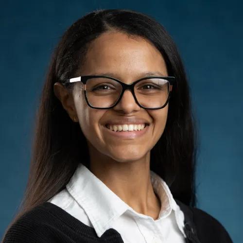 headshot Dina Tekle