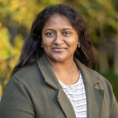 portrait of Sravanthi Kaza