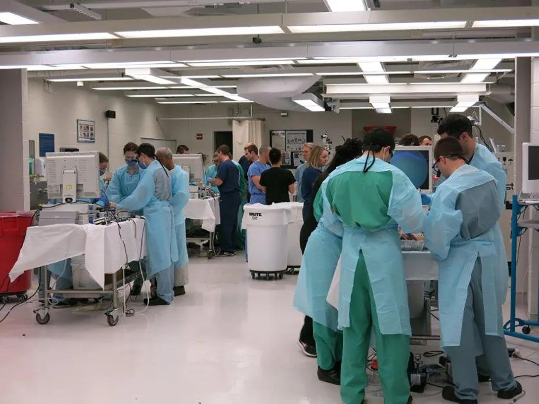 residents training in simulation room 