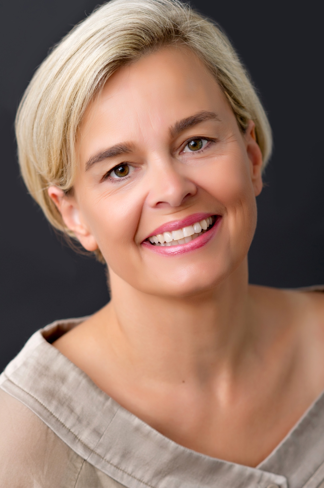 headshot of Ursula Jakob