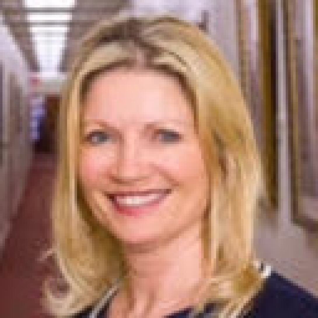 Pamela Mace headshot