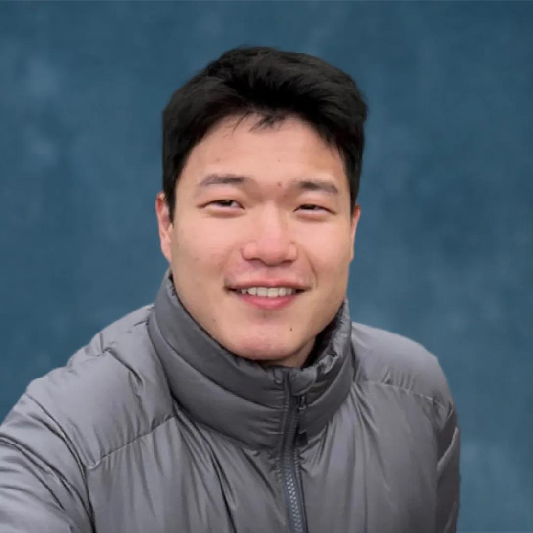 Zexuan Liu