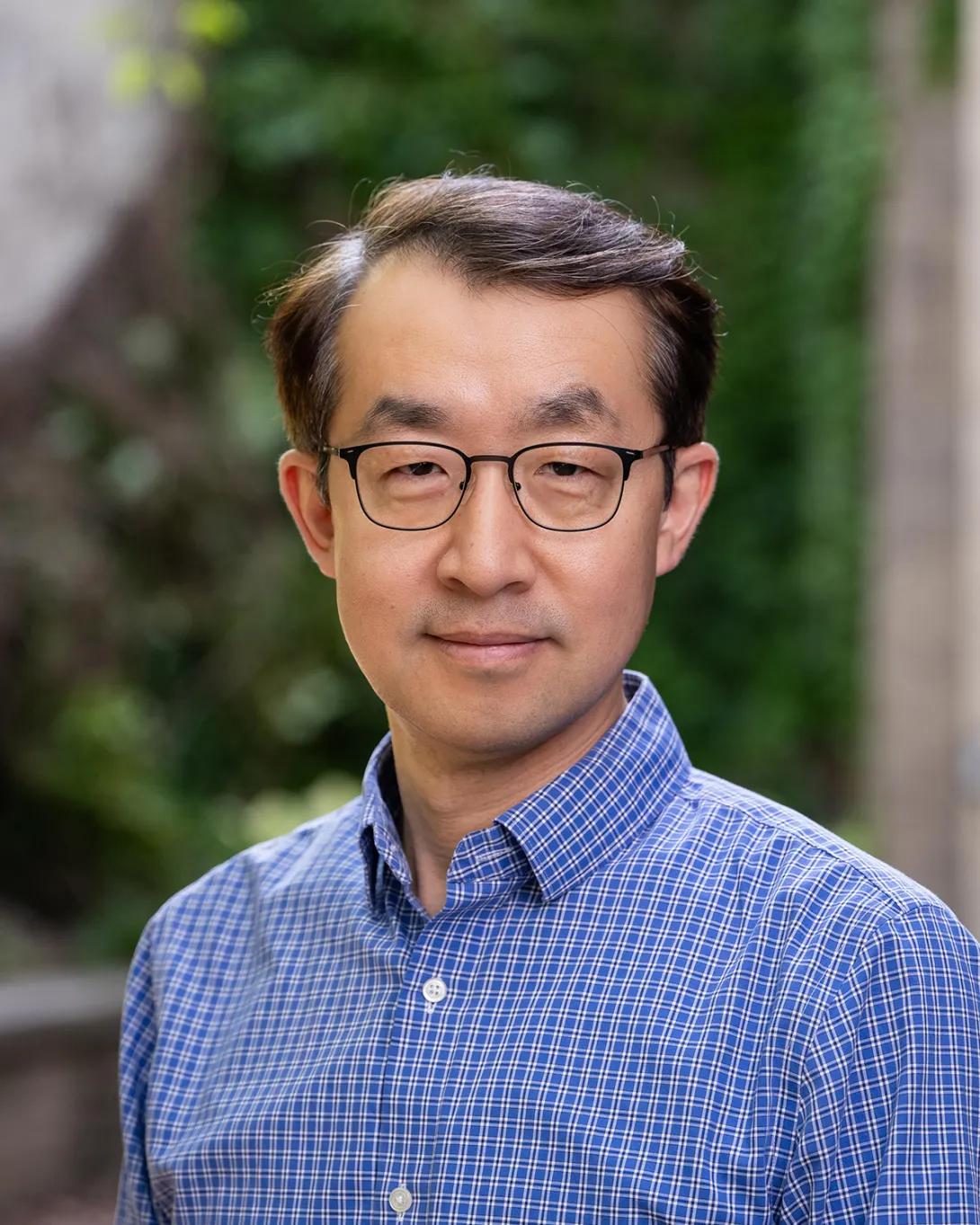 Choonik Lee