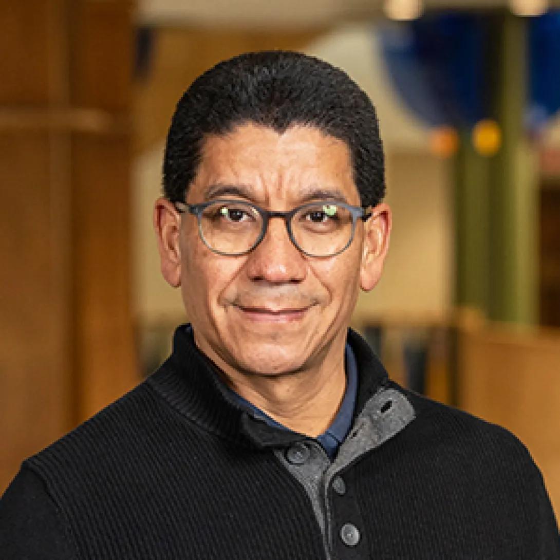 Edward Ruiz-Narvaez headshot