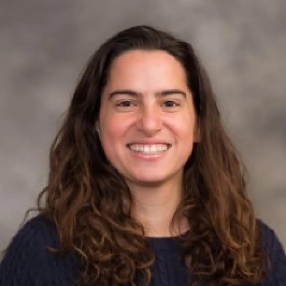Laura Saslow headshot