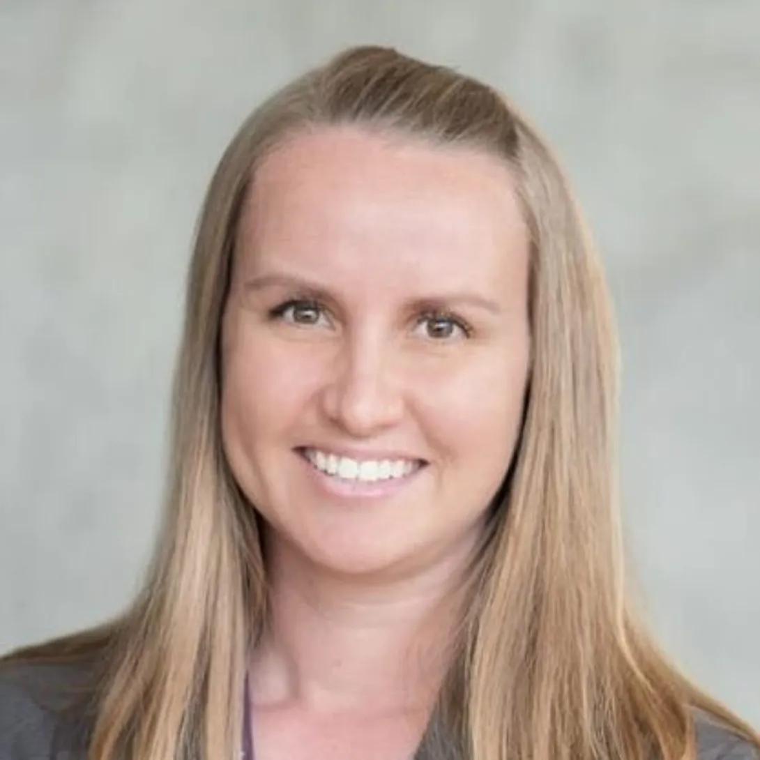 Sara Nowinski headshot