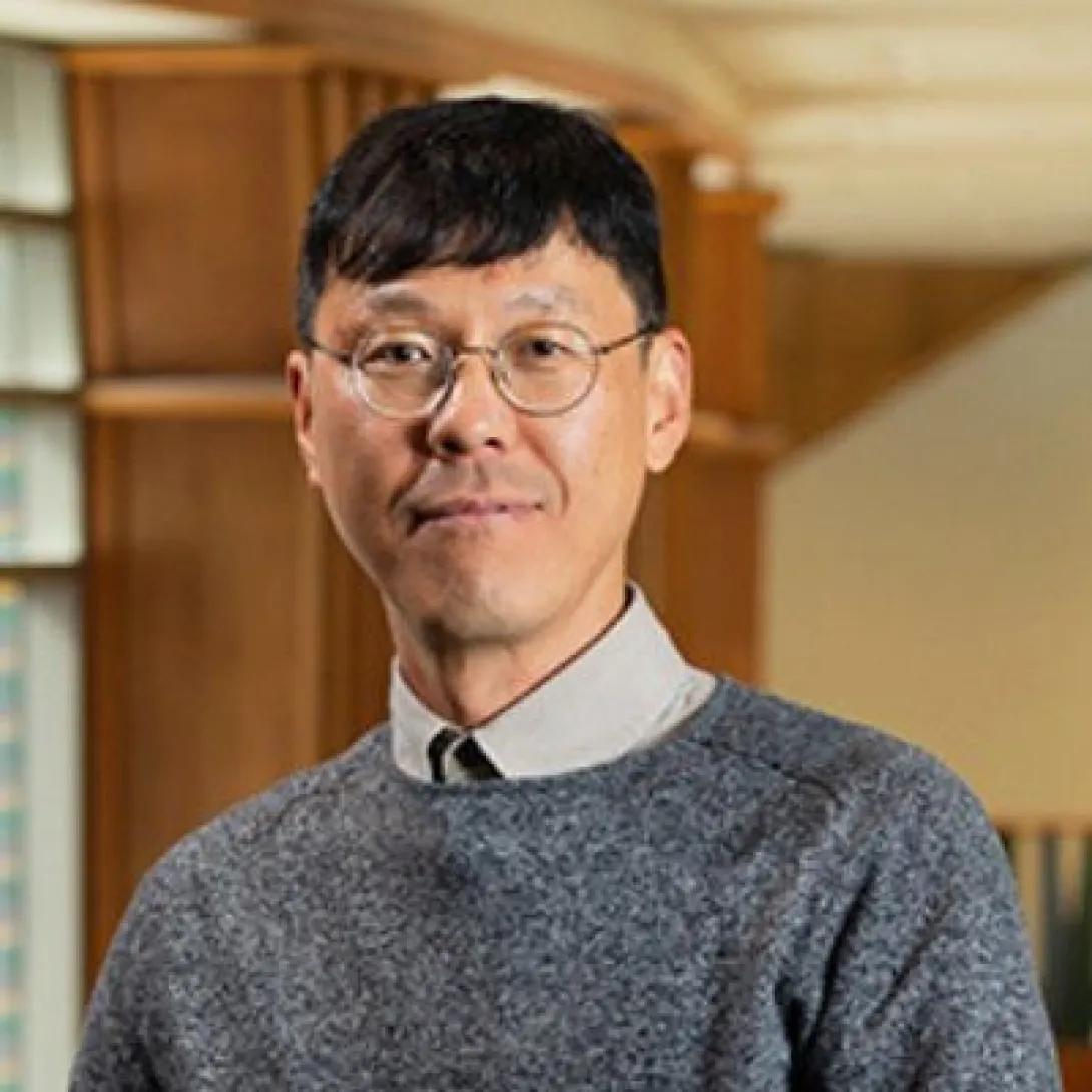 Sung Park headshot