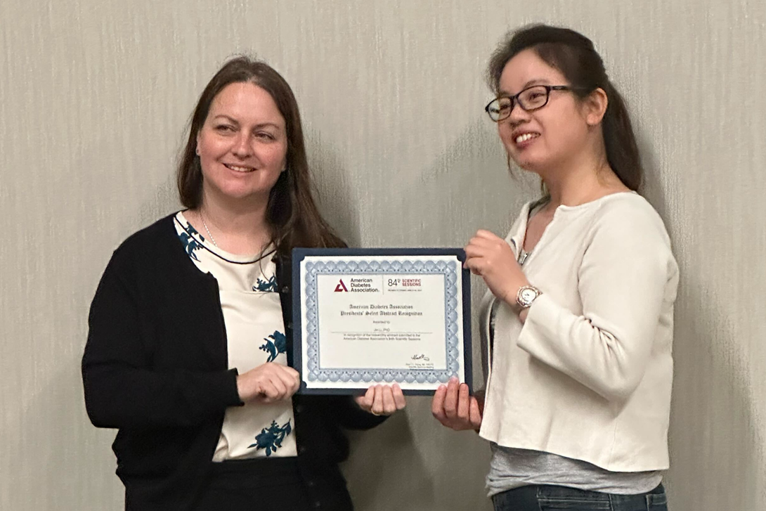 Dr. Jin Li receiving the ADA Presidents’ Select Abstract Award