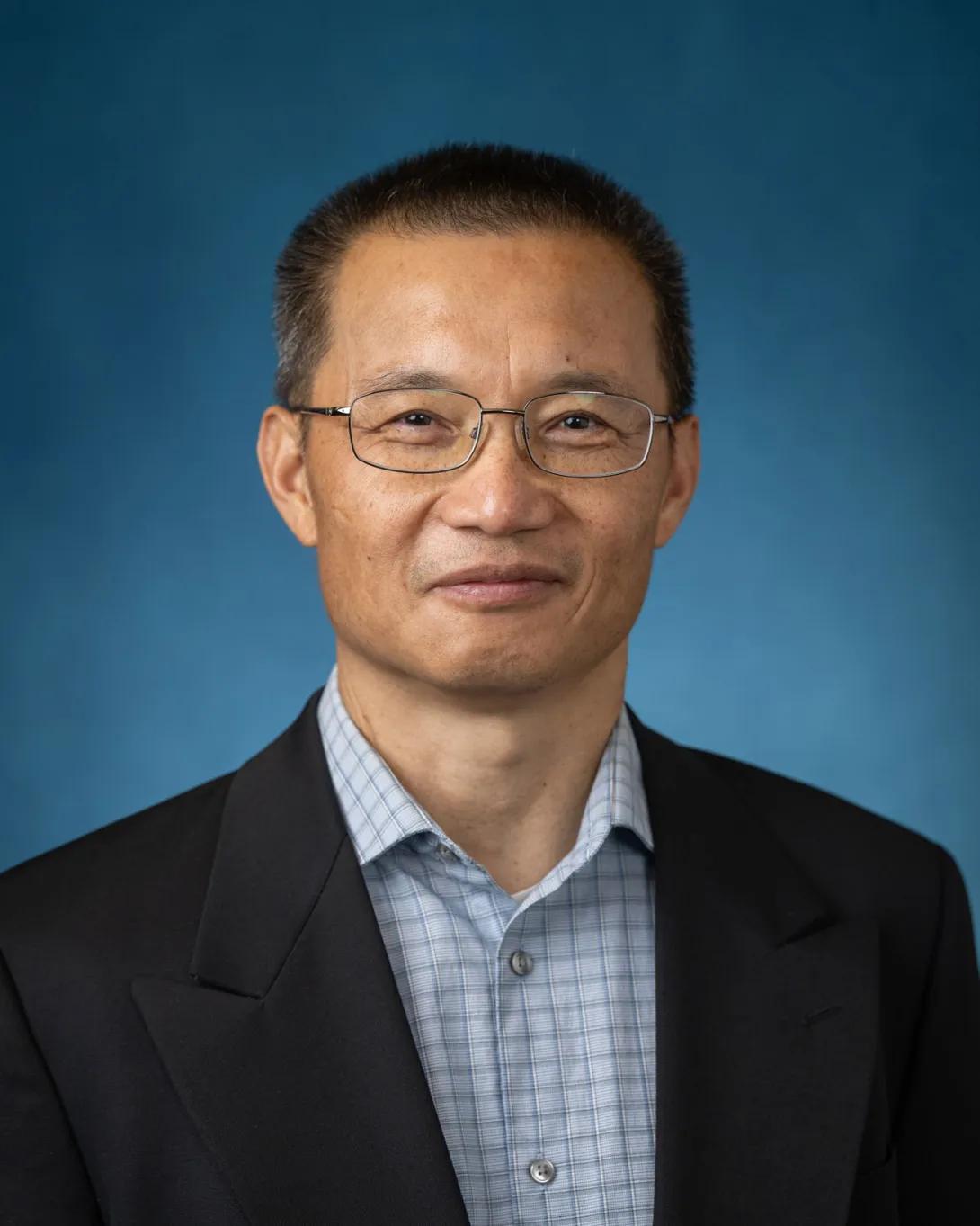 Zhong Wang headshot
