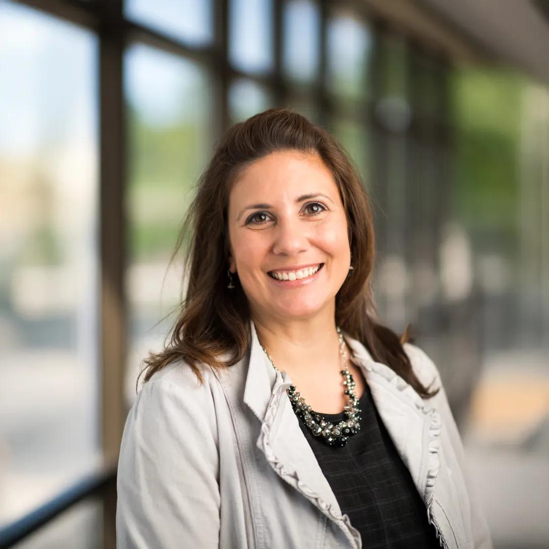 portrait of Kelly Ryan
