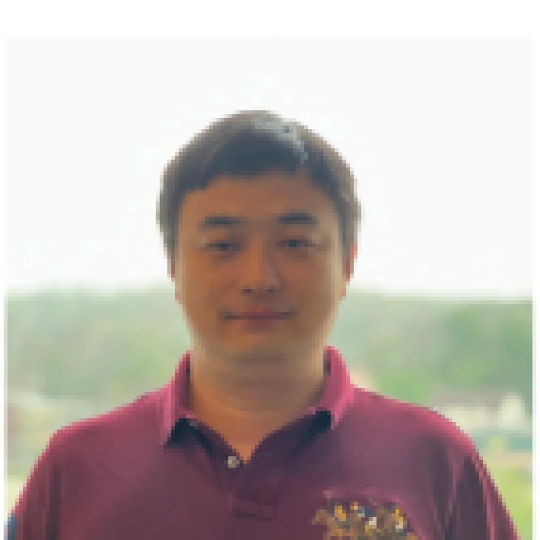Wenzhen Zhu headshot