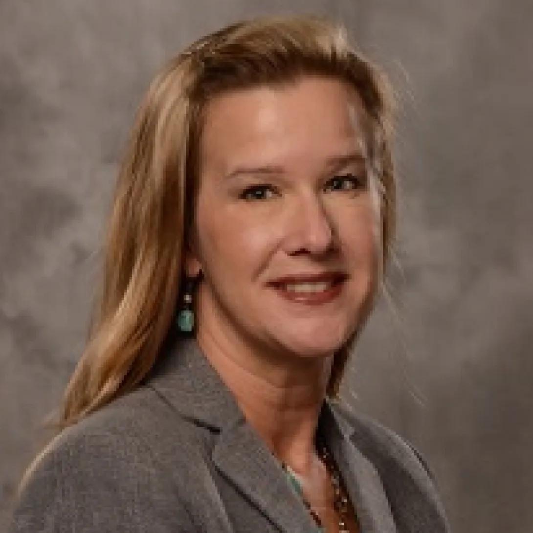 Suzanne Winter headshot