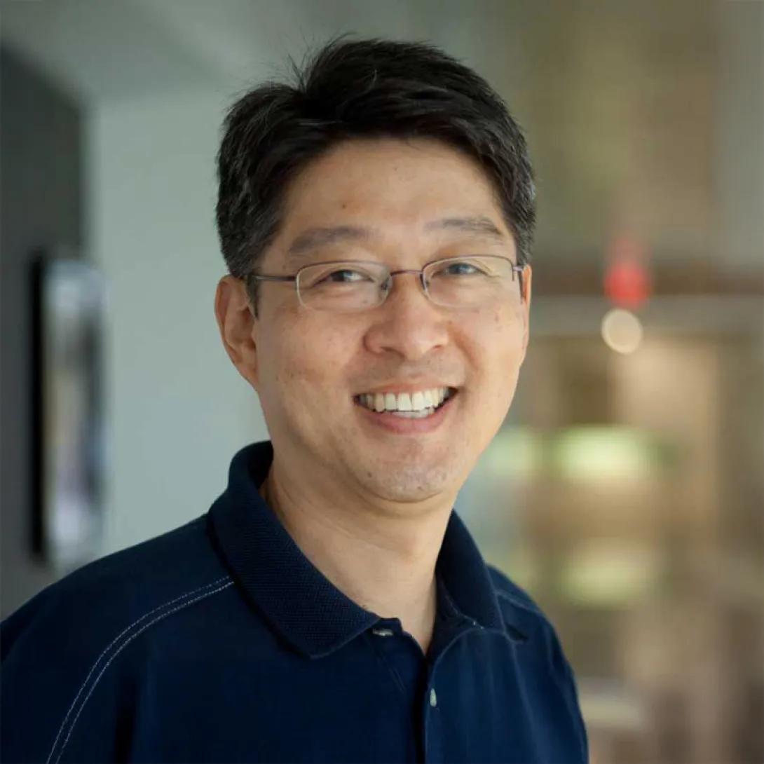 portrait of Euisik Yoon PhD