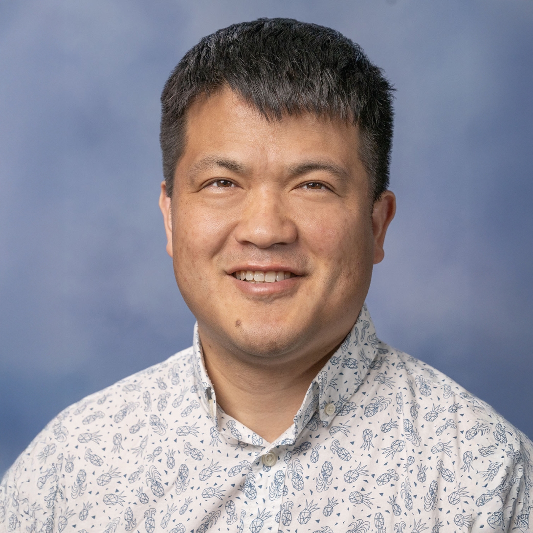 portrait of Longhua Guo