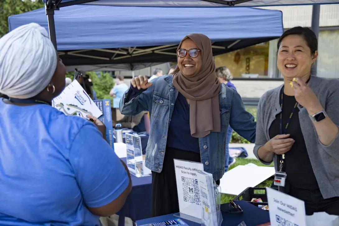 Photo of Researchpalooza attendees interacting with staff at a booth