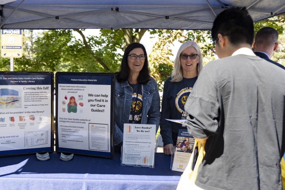 Photo of Researchpalooza attendee interacting with staff at a booth