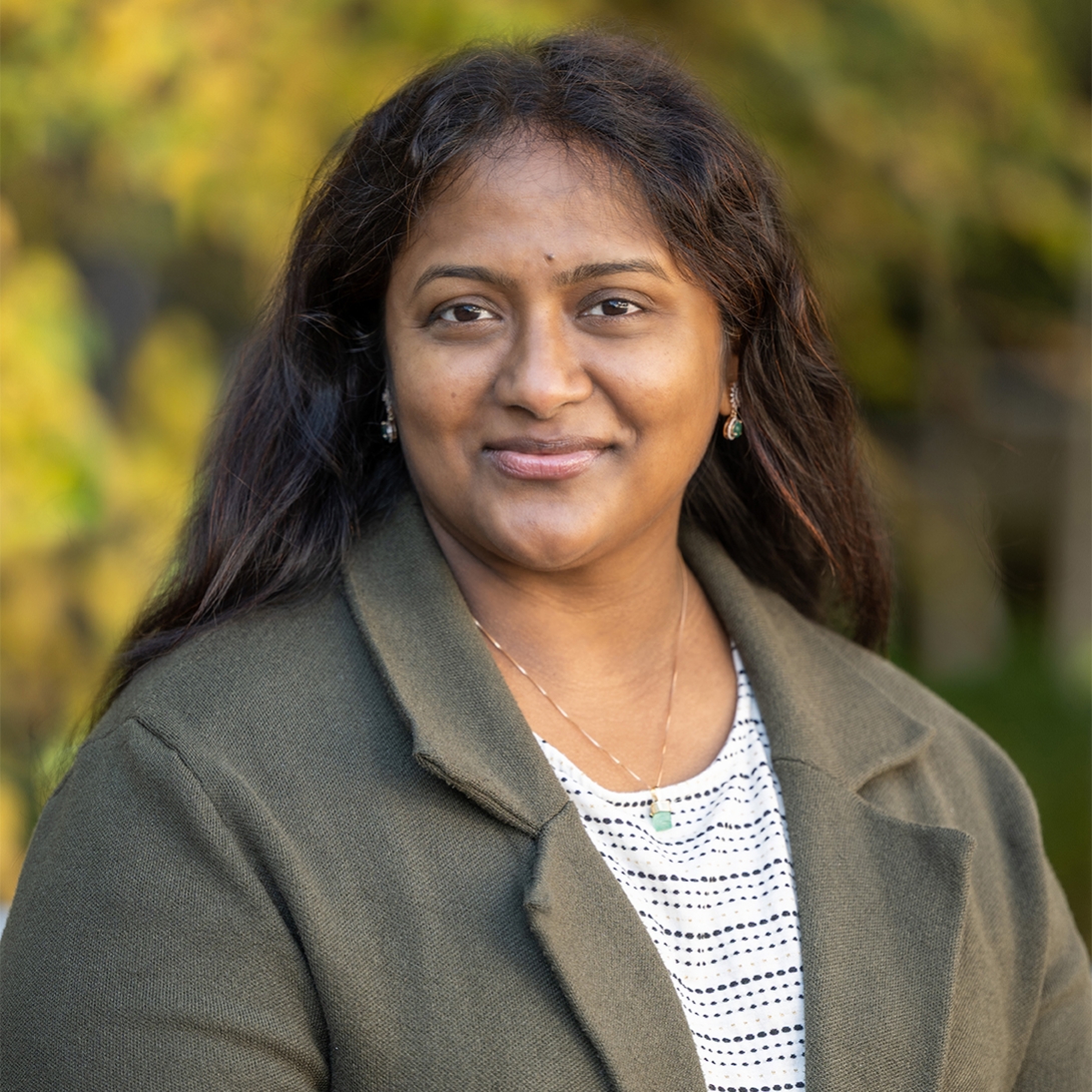 portrait of Sravanthi Kaza
