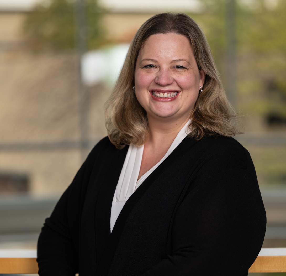 Jennifer Frick Headshot.