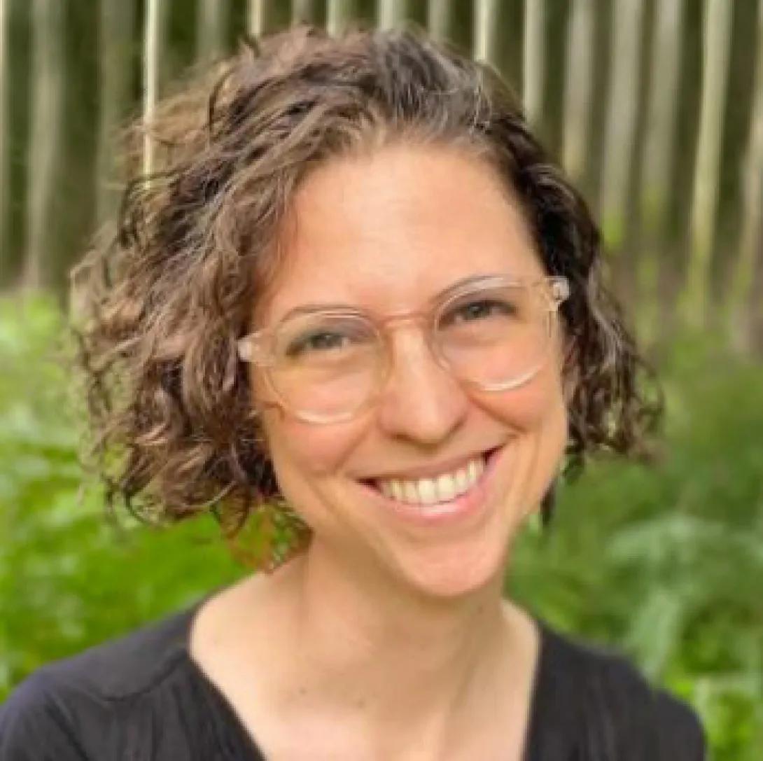portrait of Amanda Edmonds