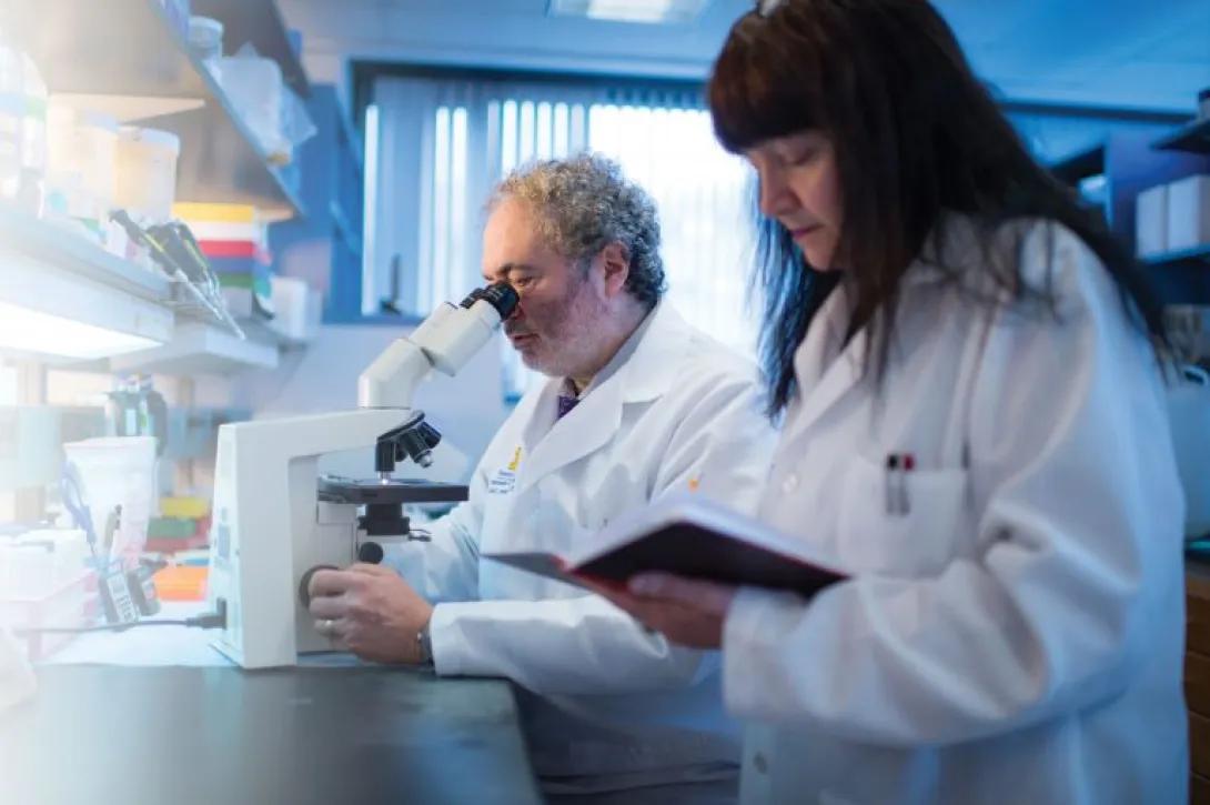 Immunotherapy lab researchers Dr. Castro and Lowenstein 